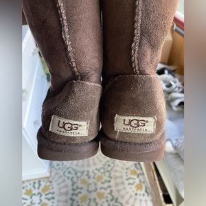 UGG Classic Short II boots in chocolate, size 6